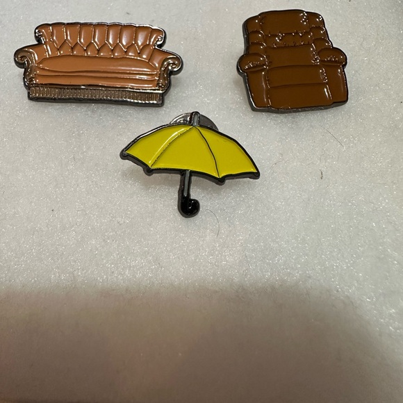 FRIENDS Couch and Umbrella Pins - Yellow and Brown - Picture 1 of 1